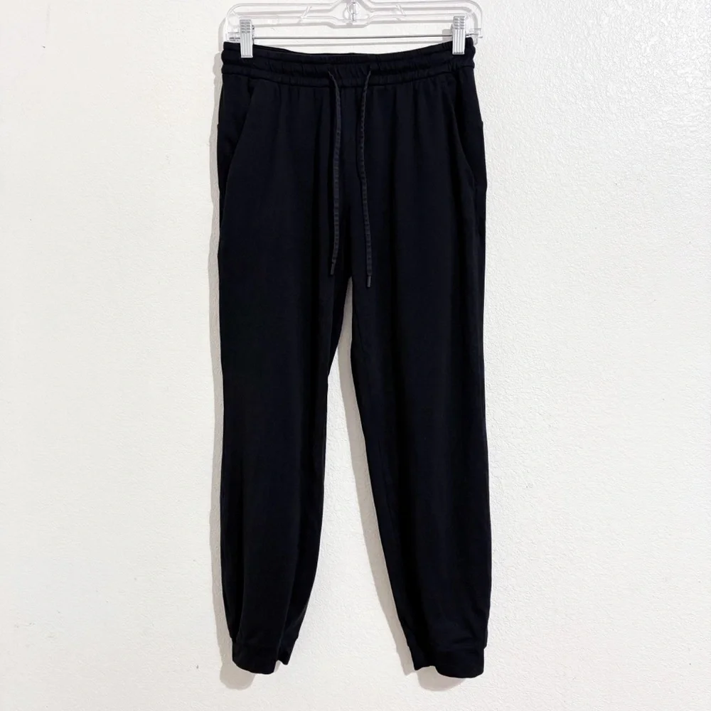 Lululemon Soft Jersey Classic-Fit‎ Mid-Rise Jogger in Black